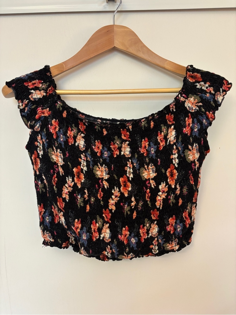 Hollister Floral Y2K Crop Top Size Medium Off Shoulder Peasant Fitted Dark Fairy
